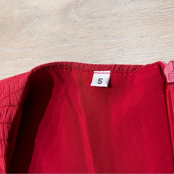 Red Dress - Picture 3 of 6